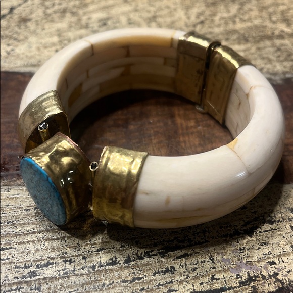 Vintage Gold and Cream Bracelet with Turquoise Center - Picture 3 of 12